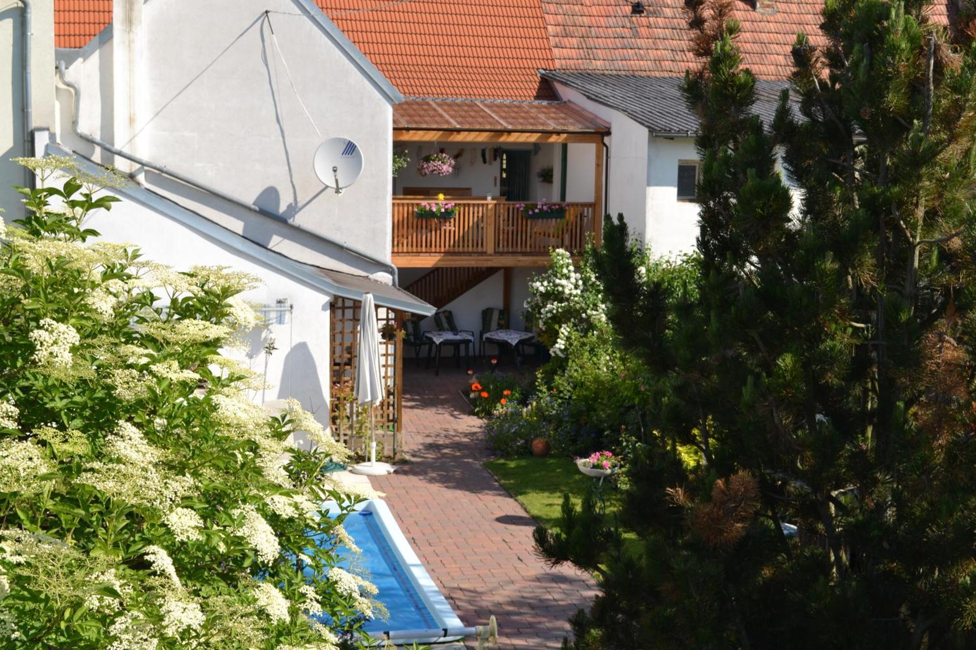 Landhaus Zum Siebenschlaefer Villa Herrnbaumgarten Bagian luar foto