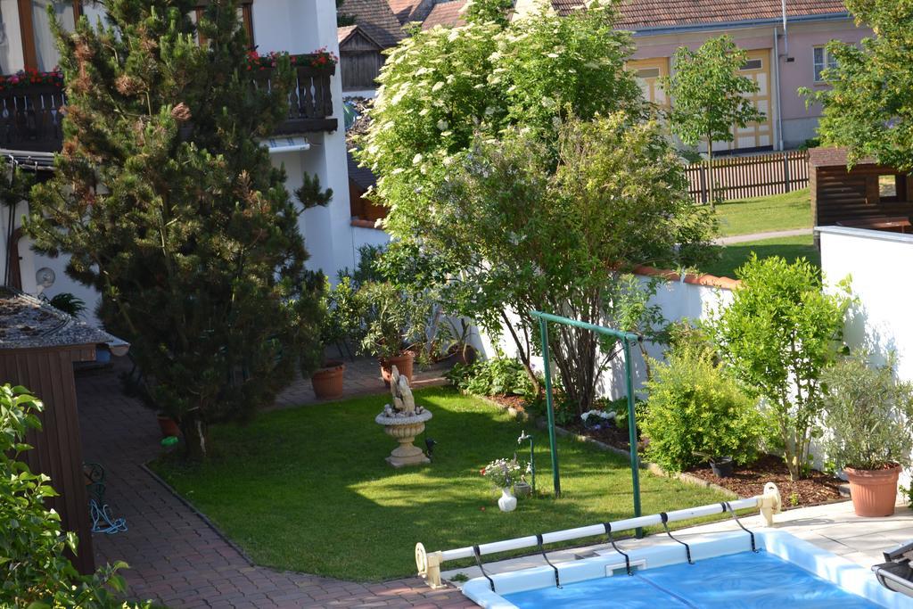 Landhaus Zum Siebenschlaefer Villa Herrnbaumgarten Bagian luar foto